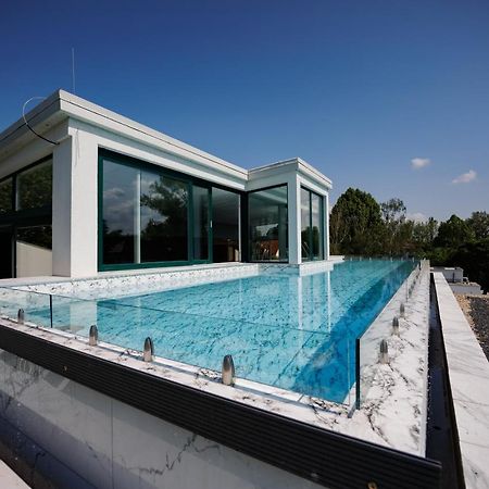 Villa Bauhaus Wellness Apartments 207 - Petiteplage Siofok Bagian luar foto