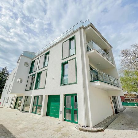 Villa Bauhaus Wellness Apartments 207 - Petiteplage Siofok Bagian luar foto