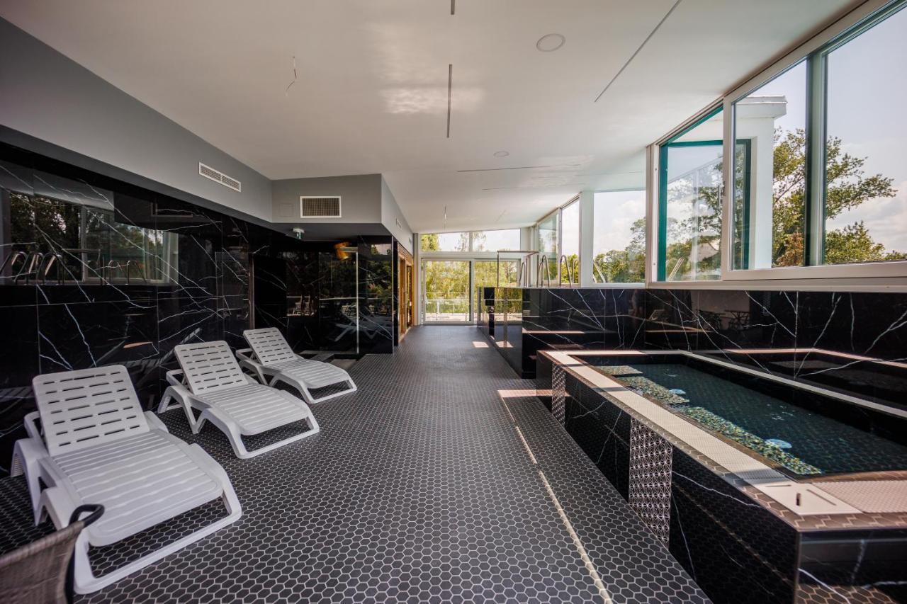 Villa Bauhaus Wellness Apartments 207 - Petiteplage Siofok Bagian luar foto