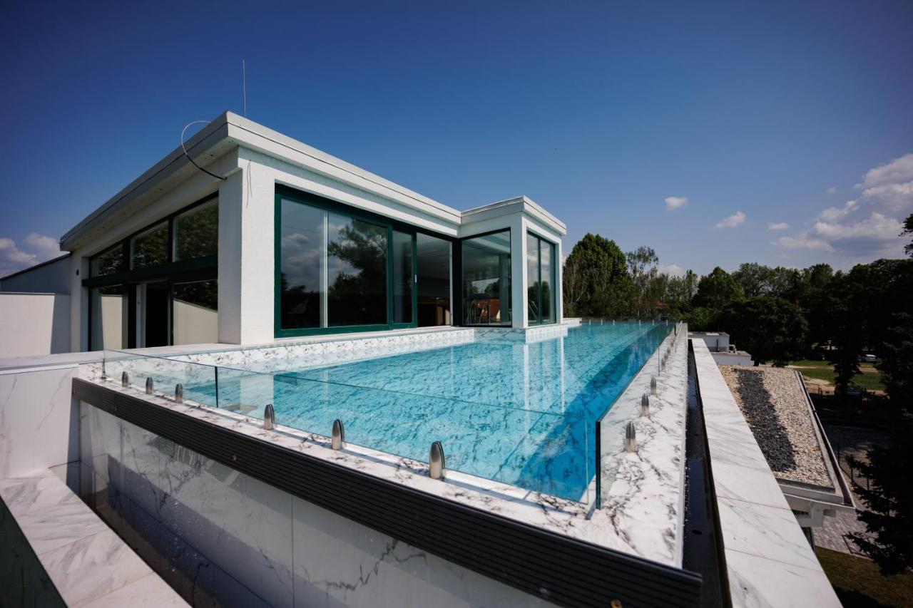 Villa Bauhaus Wellness Apartments 207 - Petiteplage Siofok Bagian luar foto