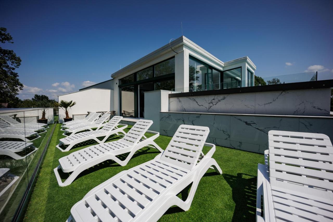 Villa Bauhaus Wellness Apartments 207 - Petiteplage Siofok Bagian luar foto