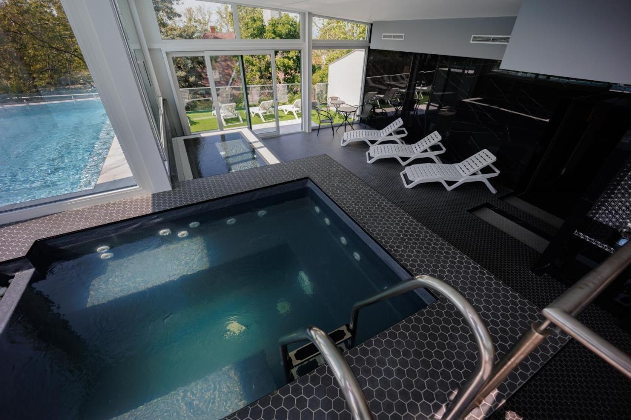 Villa Bauhaus Wellness Apartments 207 - Petiteplage Siofok Bagian luar foto