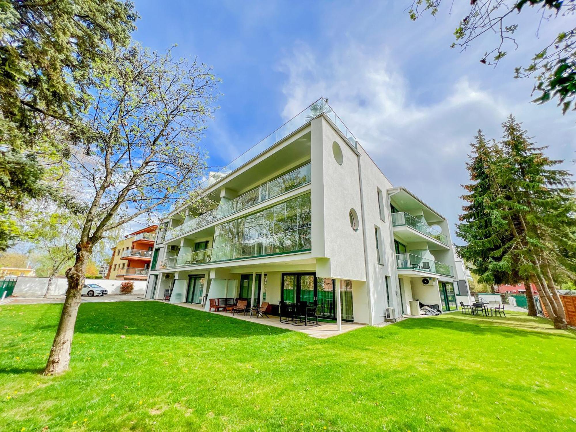 Villa Bauhaus Wellness Apartments 207 - Petiteplage Siofok Bagian luar foto